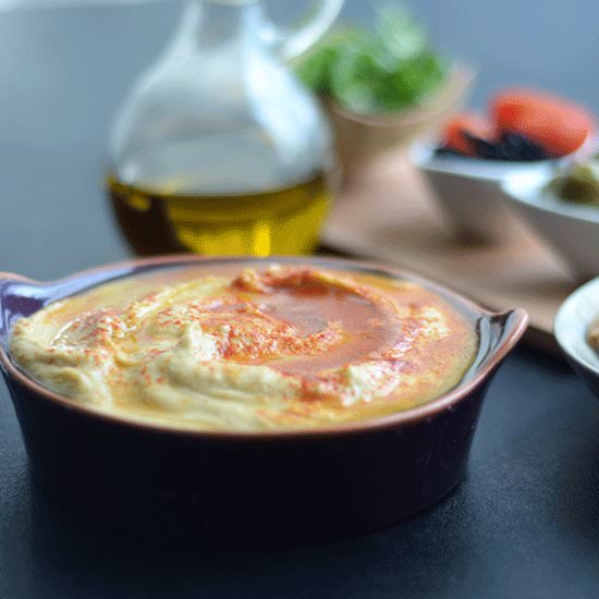 Garlic and paprika hummus - Recipe photo by notacurry.com