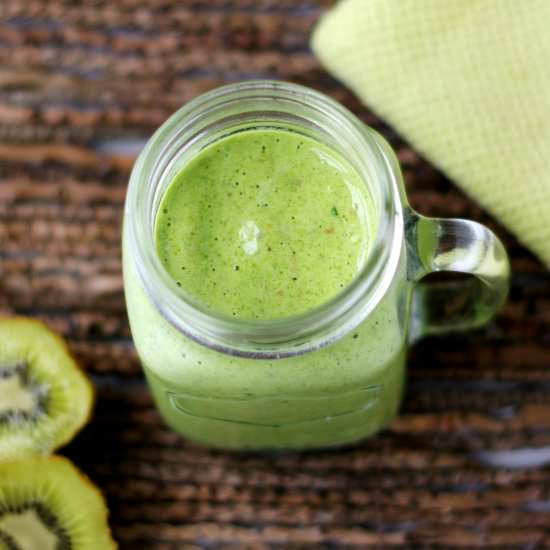 Apple & Kiwi Fruit Green Smoothie - Recipe photo by Thenoatbook