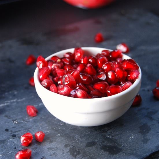 How to Deseed a Pomegranate - Recipe photo by theunmanlychef
