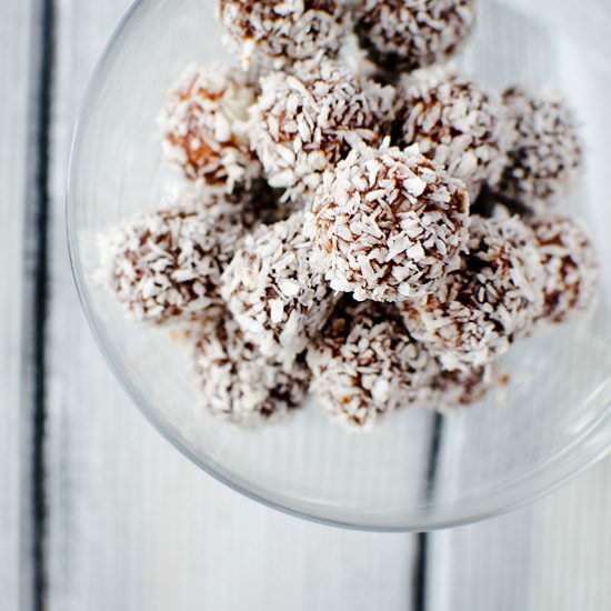 Desiccated Coconut with Chocolate - Recipe photo by Green Cookies