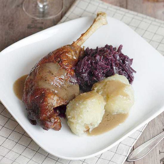 Goose roast with red cabbage - Recipe photo by stylish living
