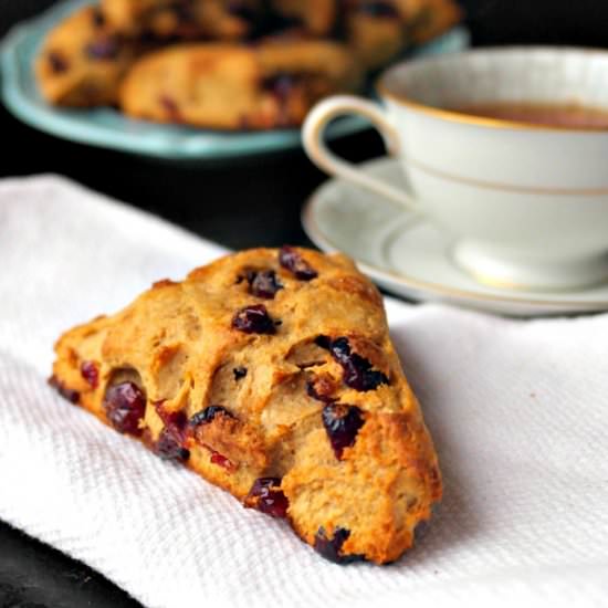 Skinny Vanilla Chai Scones - Recipe photo by thienkim