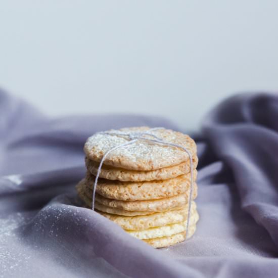 Coconut Meringues with Sea Salt - Recipe photo by atilio