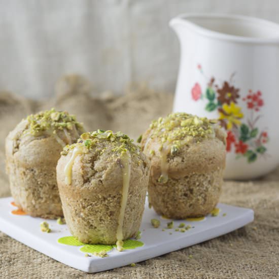 Pear muffins with pistachios - Recipe photo by Briose de Acasa