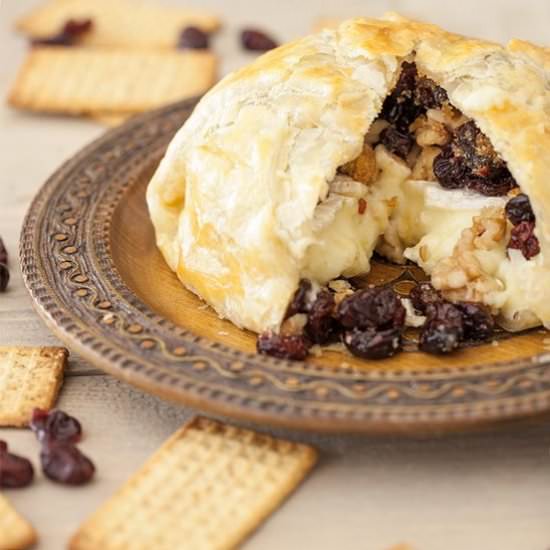 Baked camembert pastry package - Recipe photo by ohmydish