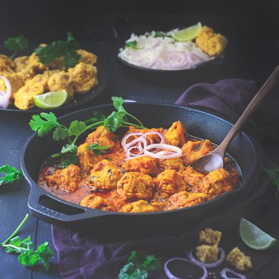 Steamed lentil dumpling curry - Recipe photo by cubesnjuliennes