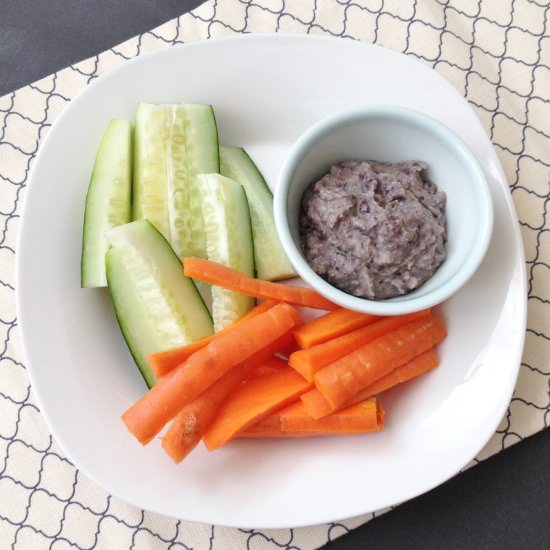 Roasted Garlic & Black Bean Hummus - Recipe photo by fittingintovegan