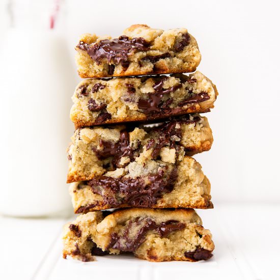Copycat Levain Bakery Cookies - Recipe photo by broma bakery