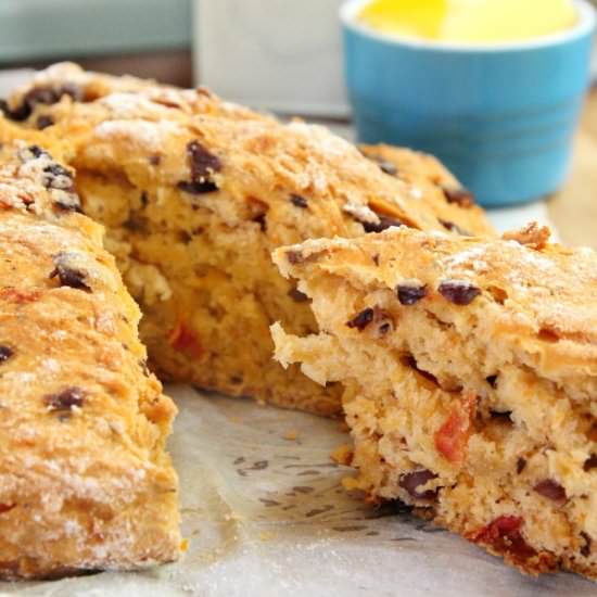Olive Sundried Tomato & Beer Damper - Recipe photo by Treatyourselfsweeter