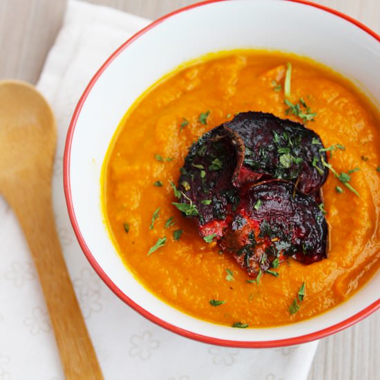 Roasted Carrot Soup with Beet Chips - Recipe photo by La Casa de Sweets