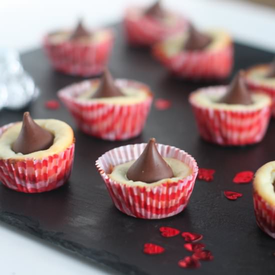 Kiss Me Cheesecake Bites - Recipe photo by nibblesbynic
