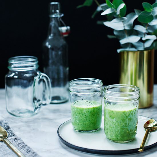 Kale Smoothie - Recipe photo by ModernWifestyle