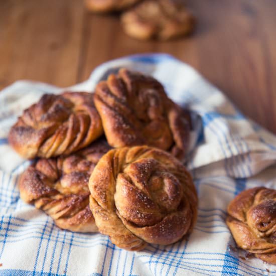 Swedish cardamom buns - Recipe photo by cashewkitchen