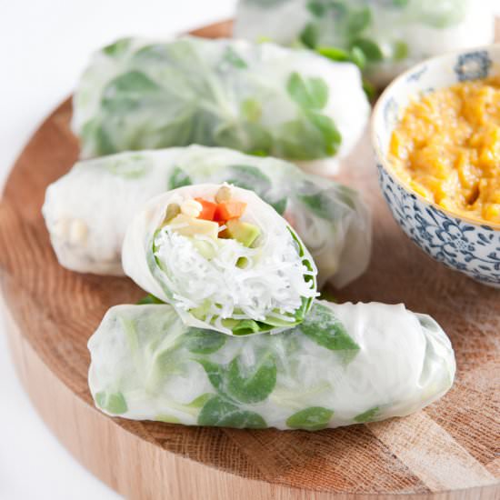 Spring rolls with mango chutney - Recipe photo by FoodPornVeganStyle
