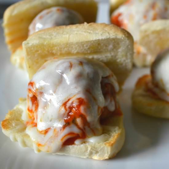 Cheesy Meatball Sliders - Recipe photo by DelishDlites