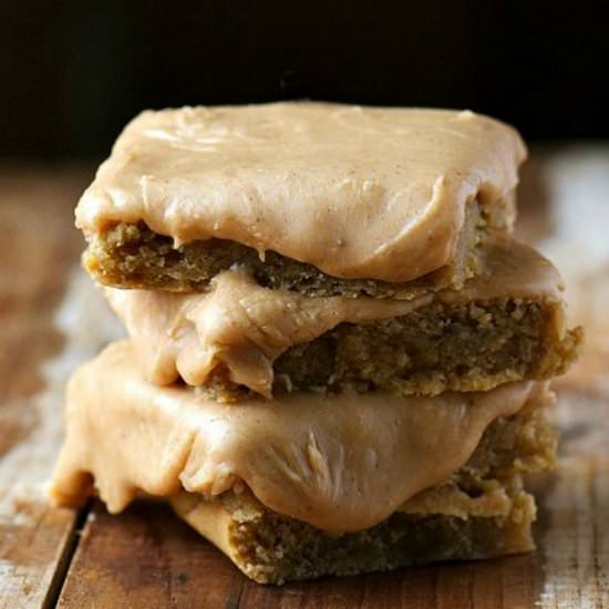 Banana Blondies with PB Frosting - Recipe photo by NamelyMarly