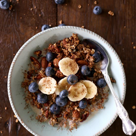 Crunchy maple banana granola - Recipe photo by swoonfood