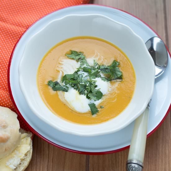 Carrot, Coriander and Parsnip Soup - Recipe photo by Stasty