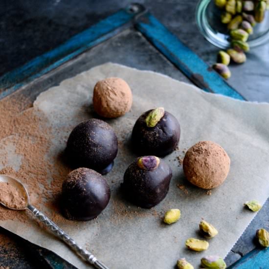 Date balls with cherry wine - Recipe photo by KarlasNordicKitchen