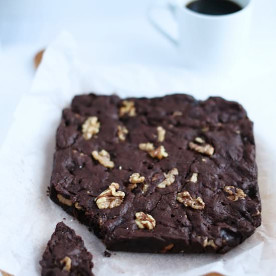 One Bowl Extreme Fudge Brownies - Recipe photo by trufflesandtrends