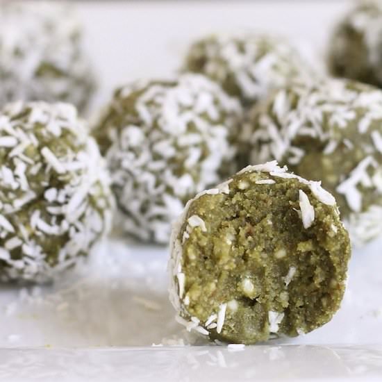 Raw Matcha Green Tea Energy Bites - Recipe photo by Healthyummies