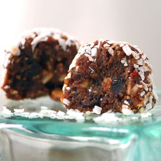 Superfood Energy Bites - Recipe photo by simplycalledfood