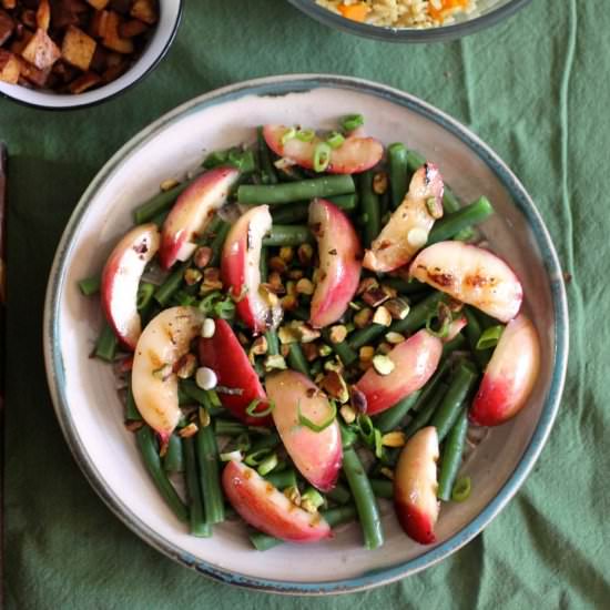 Grilled peaches and green beans - Recipe photo by JohannaGGG