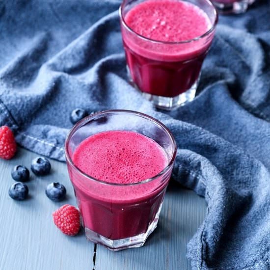 Raw Beetroot Banana Milkshake - Recipe photo by bayaderka