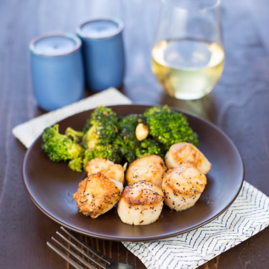 Pan Seared Scallops - Recipe photo by garnishwithlemon