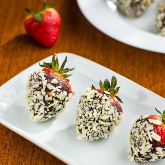 Chocolate Covered Strawberries - Recipe photo by cocinamuyfacil