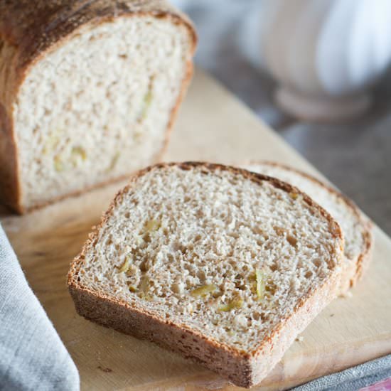 Pepper and fig spelt bread - Recipe photo by MagdasCauldron