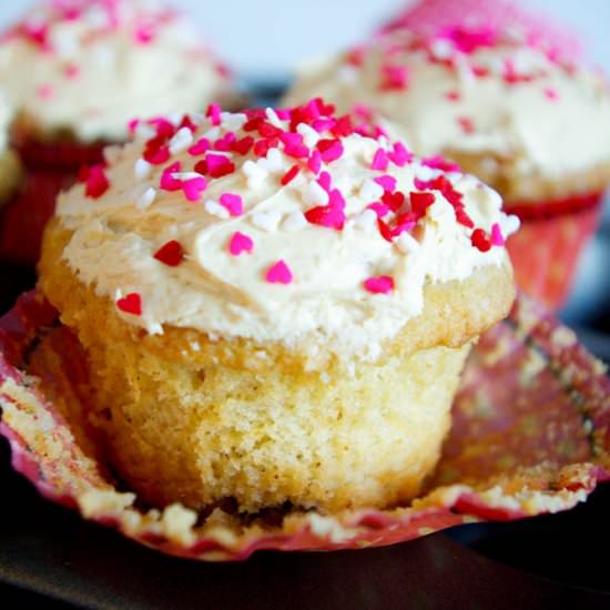 Caramelized White Chocolate Cupcakes - Recipe photo by thebatterthickens