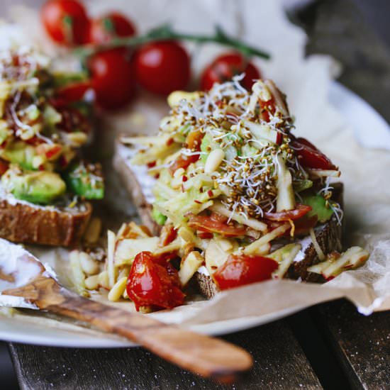Apple, Avocado & Basil Bruschetta - Recipe photo by grandmothers figs