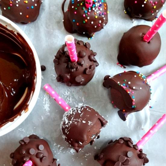 Chocolate Covered Brownie Pops - Recipe photo by TheGlowingFridge