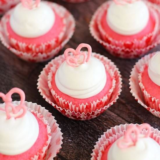Pink Champagne Cupcakes - Recipe photo by thegoldlininggirl