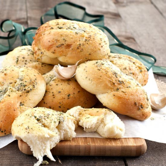 Garlic Knots - Recipe photo by manusmenu