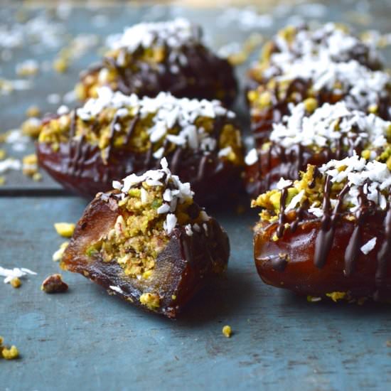 Pistachio + almond stuffed dates - Recipe photo by Nyoutritious