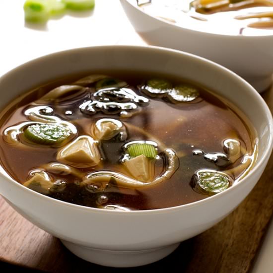 15 Minute Simple Vegan Miso Soup - Recipe photo by simple vegan blog