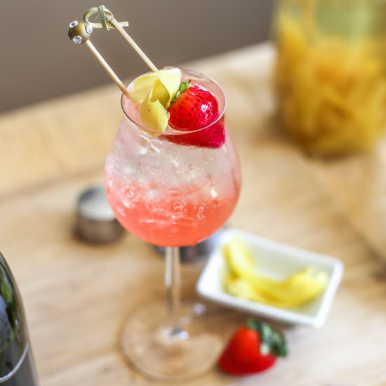 Oscar Buzz Cocktail - Recipe photo by lovehappyhour
