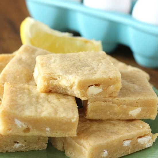 White Chocolate Lemon Blondies - Recipe photo by akitchenaddiction