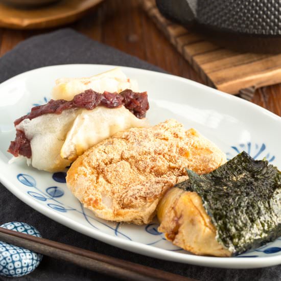 How To Eat Japanese Mochi - Recipe photo by Just One Cookbook