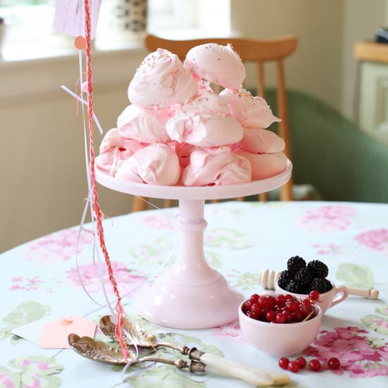 Rose Water Pink Meringues - Recipe photo by messyla