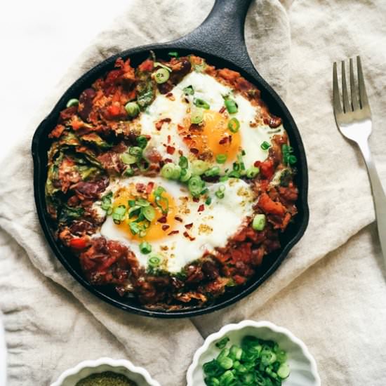 Baked Quinoa and Chili Eggs - Recipe photo by baconeggcheesecake