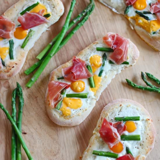 Asparagus and Quail Eggs Pizza - Recipe photo by hannoah