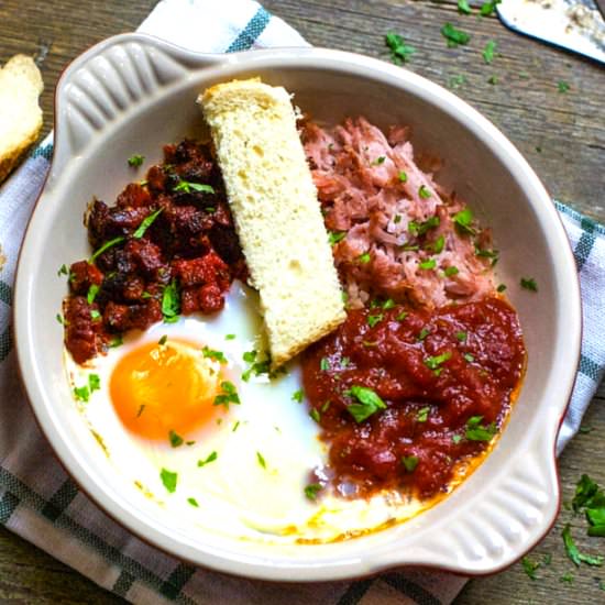Roasted Eggs with Ham and Chorizo - Recipe photo by Loleta