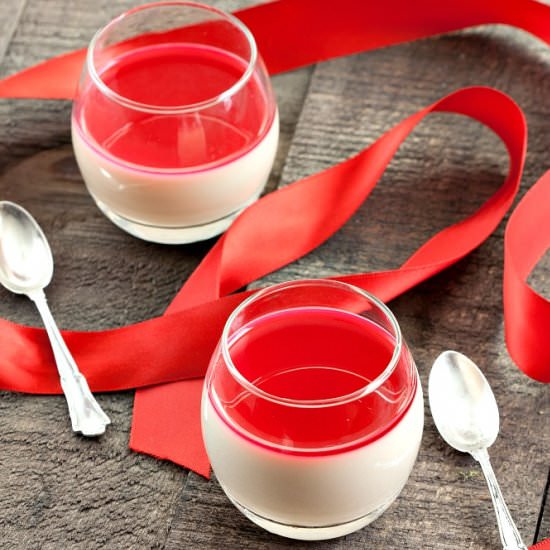 Pomegranate Panna Cotta - Recipe photo by manusmenu
