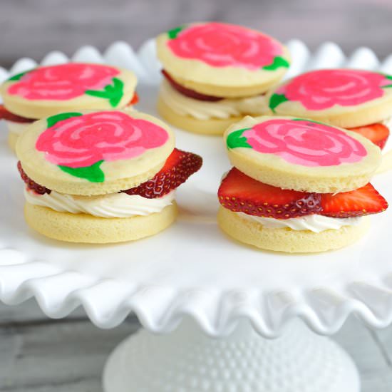 Strawberry Shortcake Whoopie Pies - Recipe photo by Hanielas