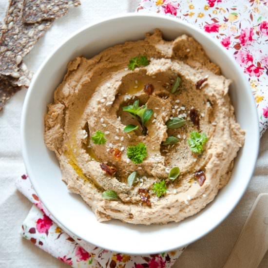 Sundried tomato hummus - Recipe photo by FoodPornVeganStyle