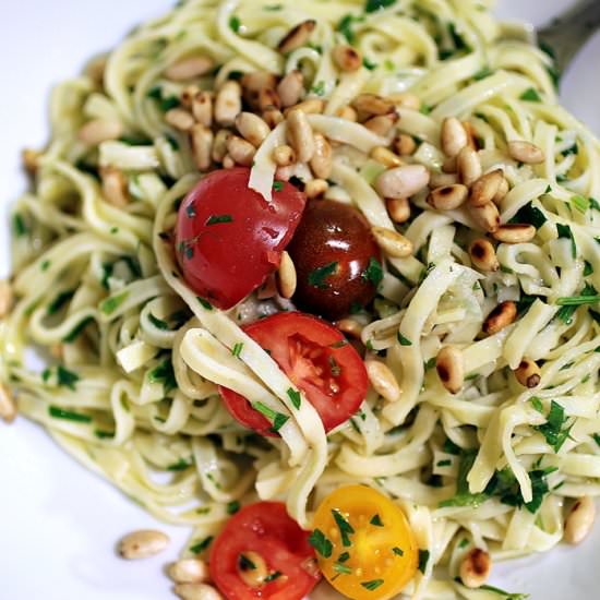 Garlic Olive Oil Pasta - Recipe photo by DorasDailyDish