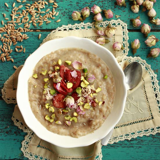Sprouted Spelt Porridge (Vegan) - Recipe photo by delicious.blog